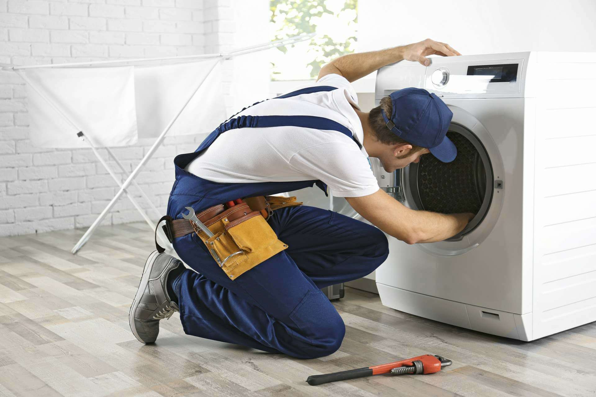 Técnico del servicio técnico Beko reparando electrodomésticos en León